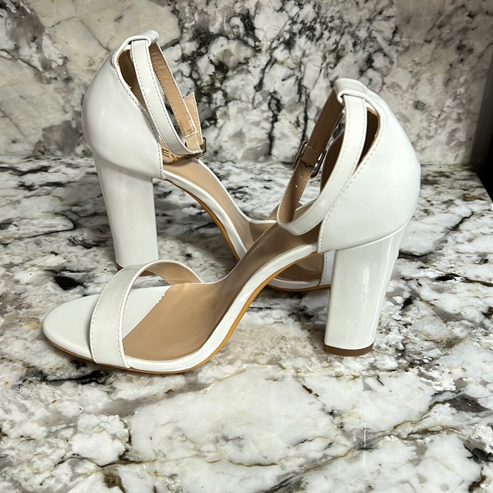Zriey white block heels 7.5